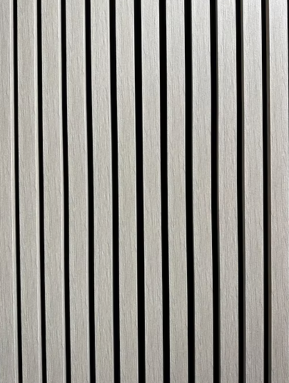 Feltona spileplate Wave våtrom White Wood 600*2700 mm 15 spiler m/ sort akustikk